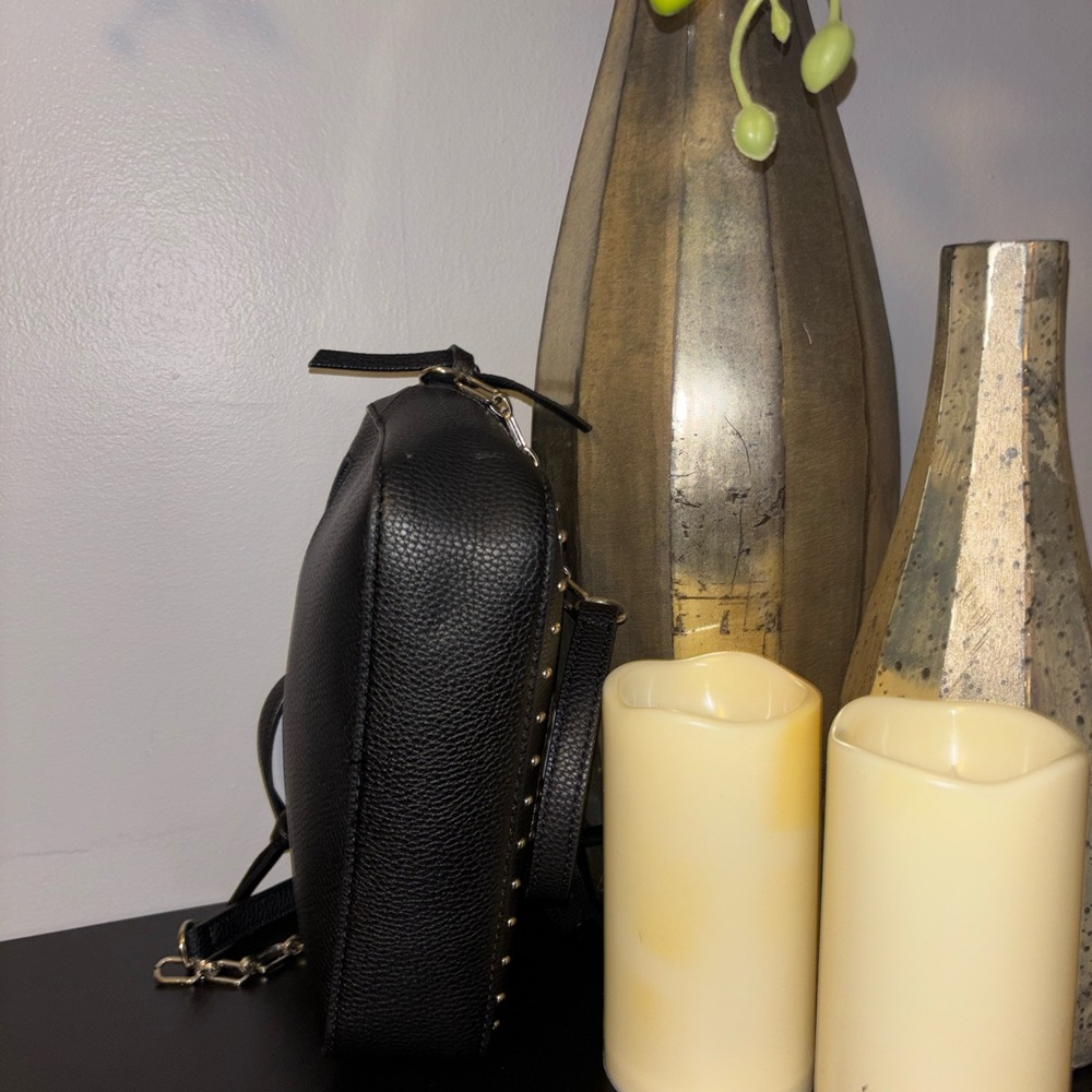 Liz Claiborne "Laura" Mini Crossbody Bag. - Picture 5 of 8